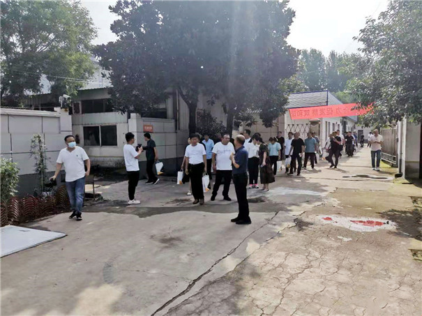 观摩团参观固德威车间