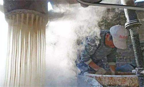 精白红薯粉丝生产工艺，除了全自动粉条机，仿手工漏瓢机也能做到