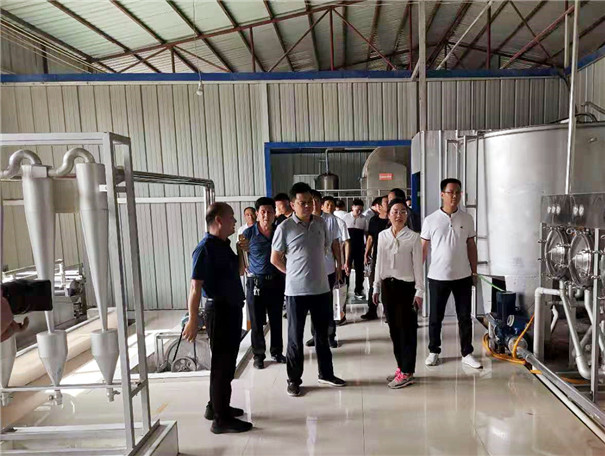 观摩团参观固德威车间