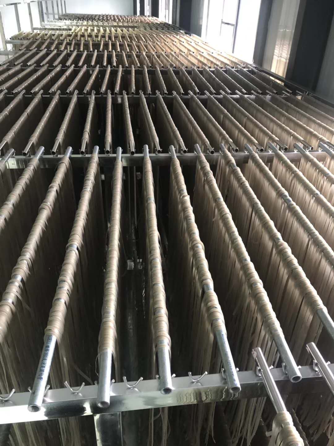 开办粉条加工厂需要很大投资吗？选择粉条机设备还是传统做法？