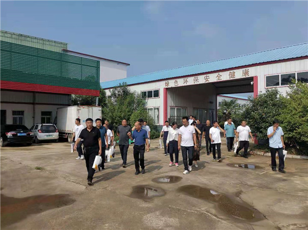观摩团参观固德威车间